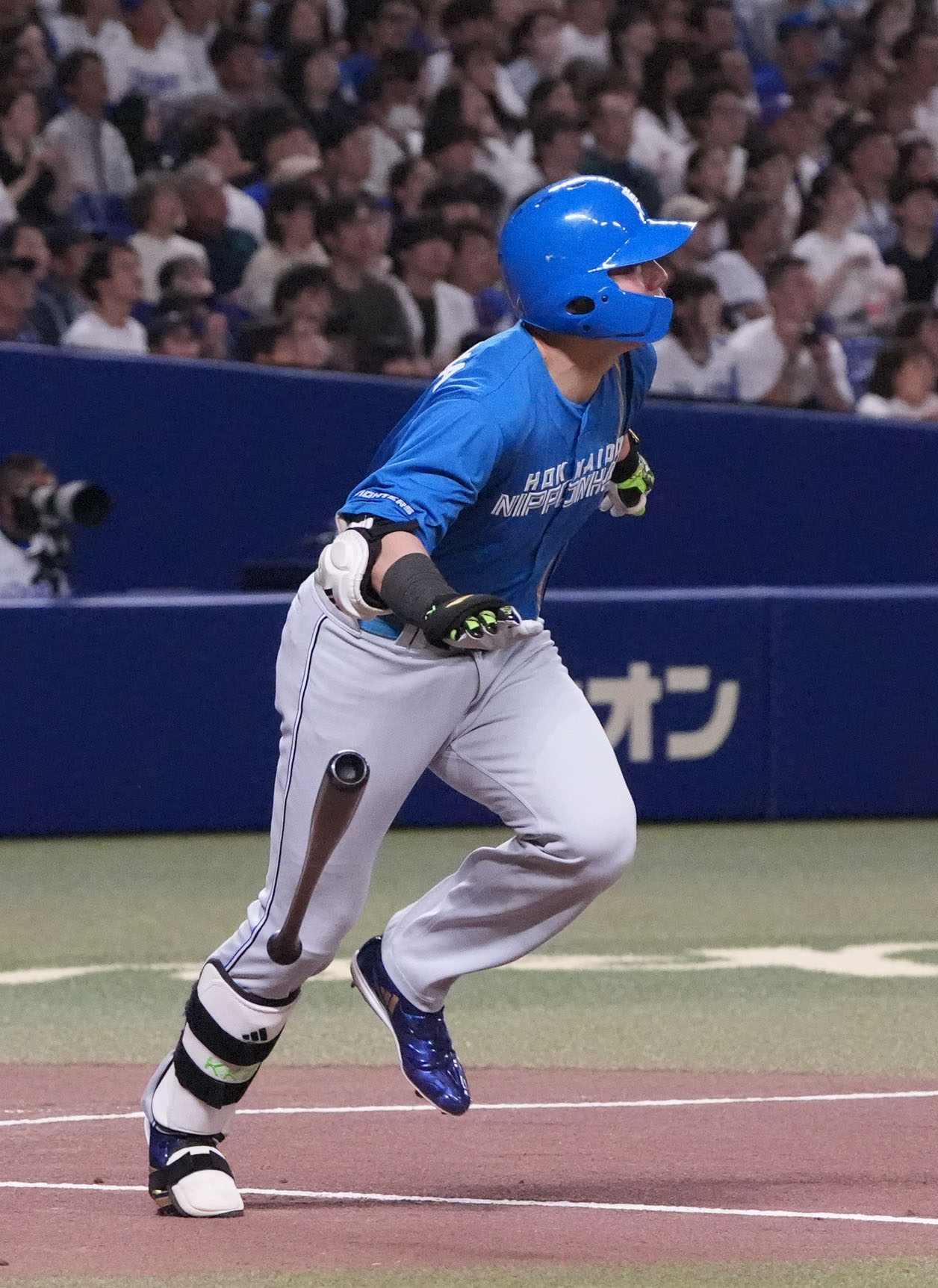 中日対日本ハム　1回表日本ハム1死、右中間二塁打を放つ清宮幸（撮影・森本幸一）