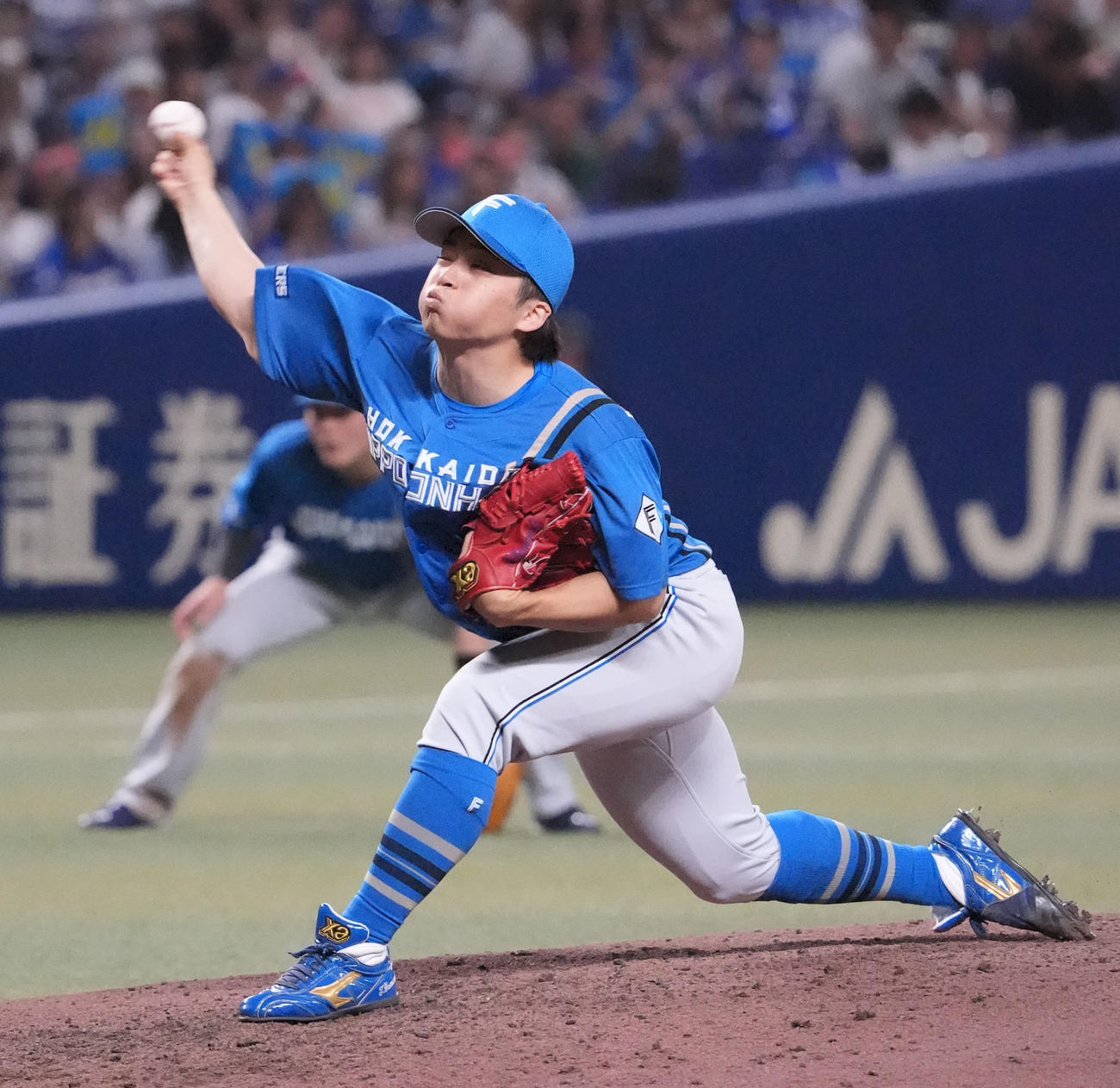 中日対日本ハム　8回裏、日本ハム4番手で登板する山本拓（撮影・森本幸一）