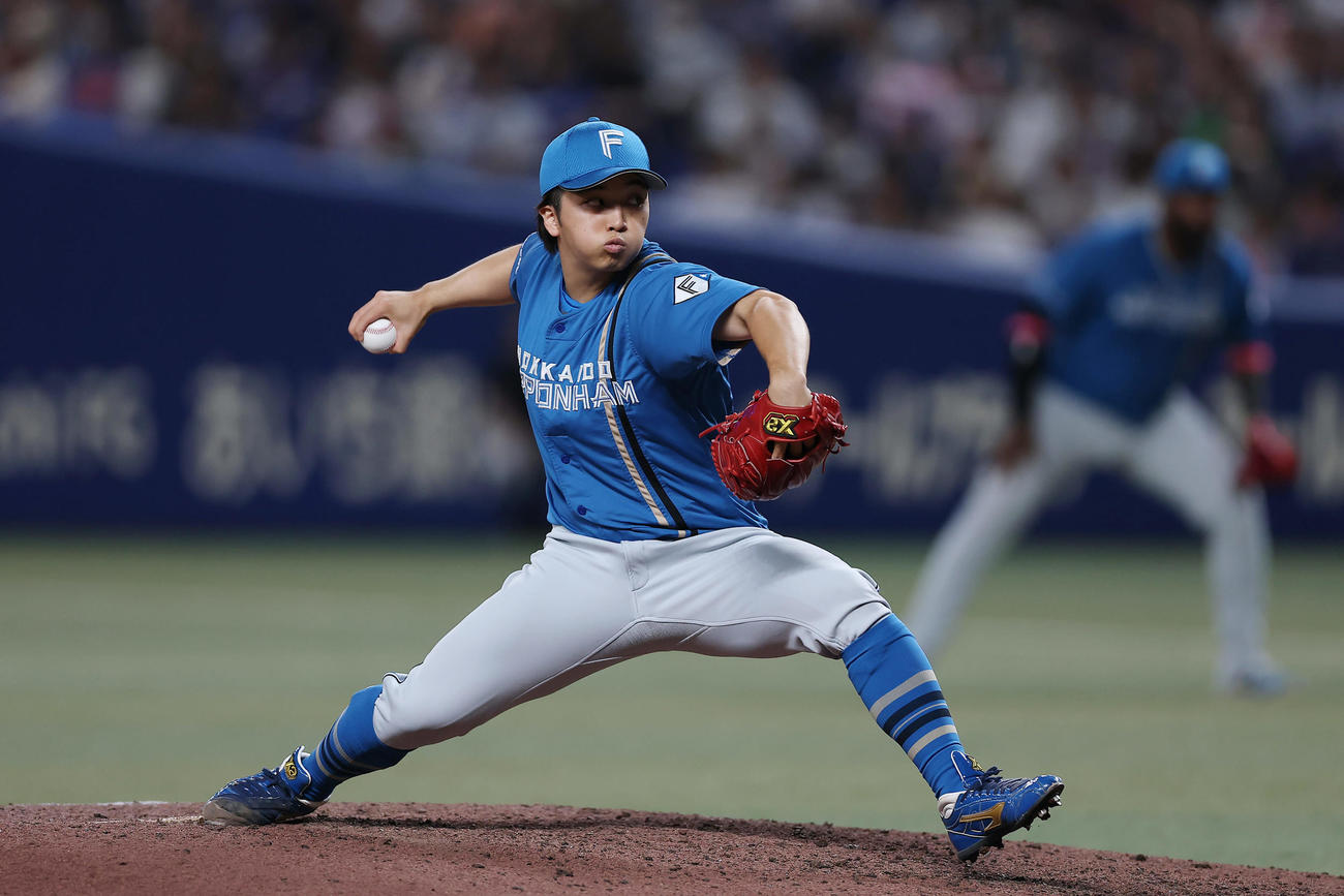 中日対日本ハム　日本ハム4番手の山本拓（撮影・前田充）