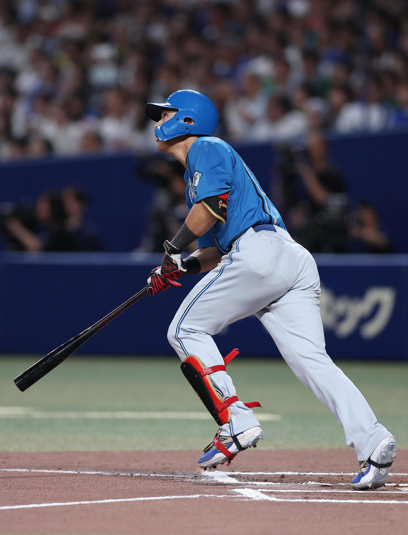 中日対日本ハム　6回表日本ハム1死三塁、左中間へ適時二塁打を放つ野村（撮影・前田充）