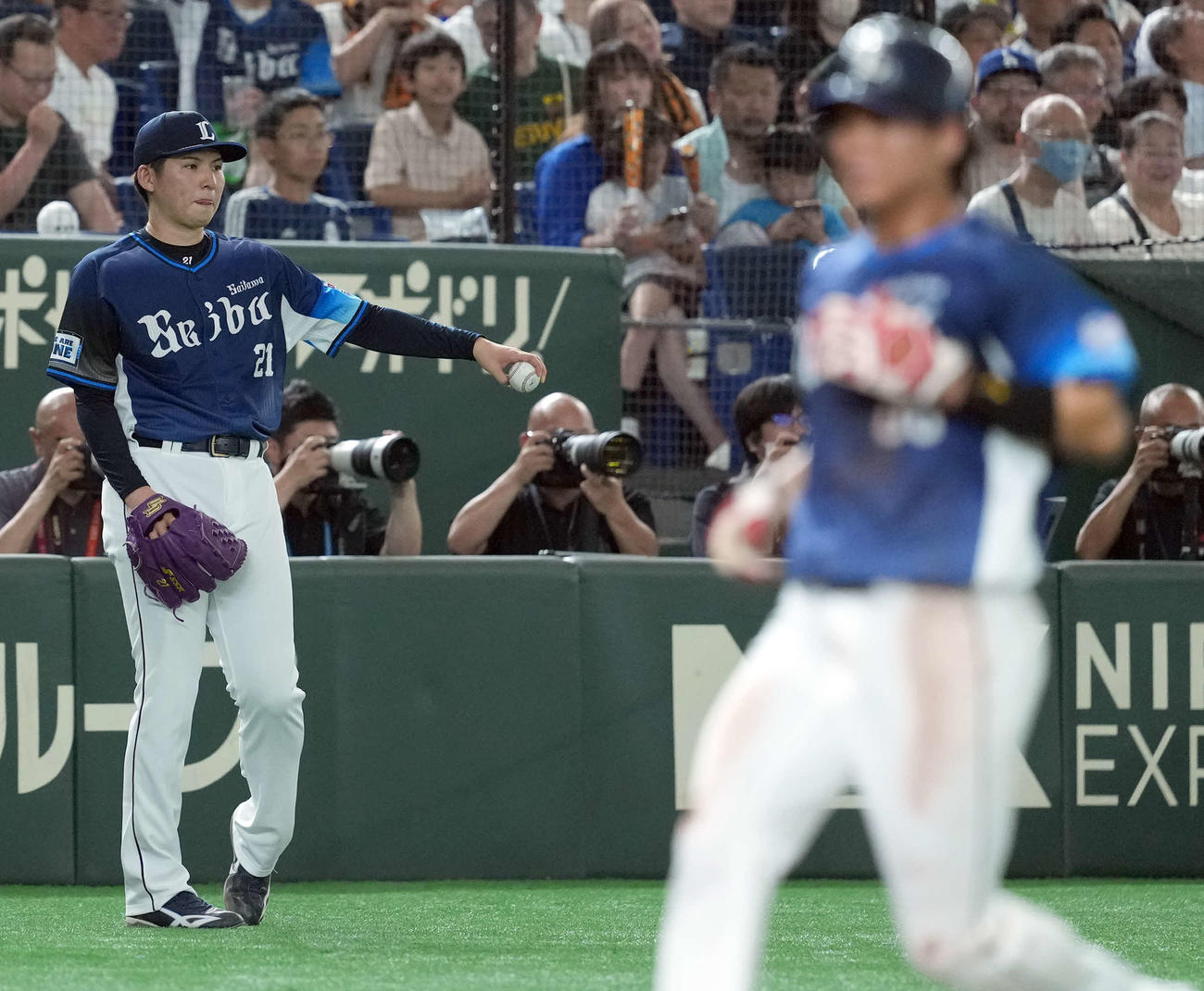 巨人対西武　6回表、味方の援護をもらい4－0とした西武の先発武内（撮影・たえ見朱実）