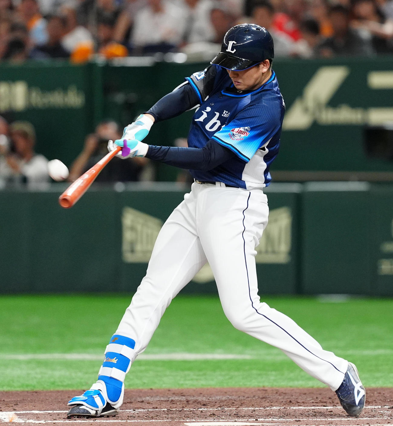 巨人対西武　2回表西武無死満塁、先制の右犠飛を放つ武内（撮影・清水貴仁）