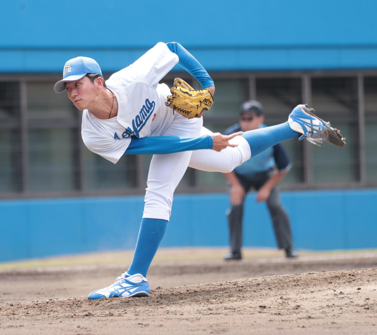 紅白戦　2回から登板した青学大・鈴木（撮影・柴田隆二）