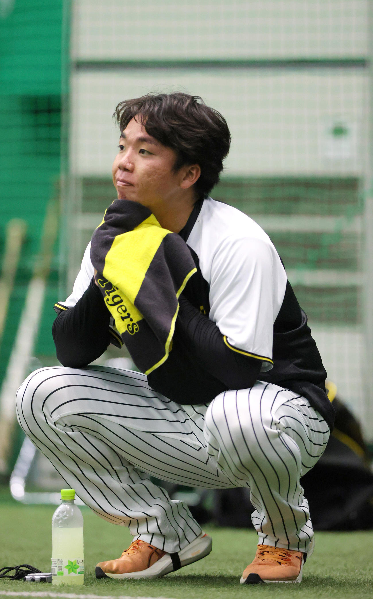 投手指名練習で汗を流す村上（撮影・上山淳一）