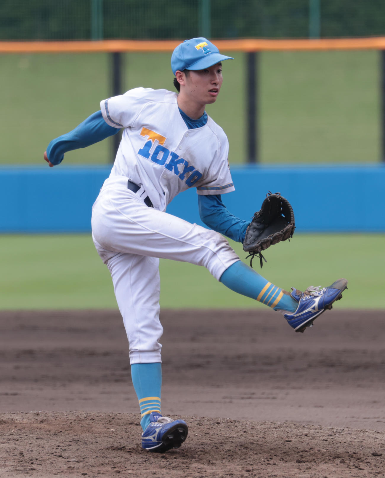 紅白戦　4回から登板した東大・渡辺（撮影・柴田隆二）