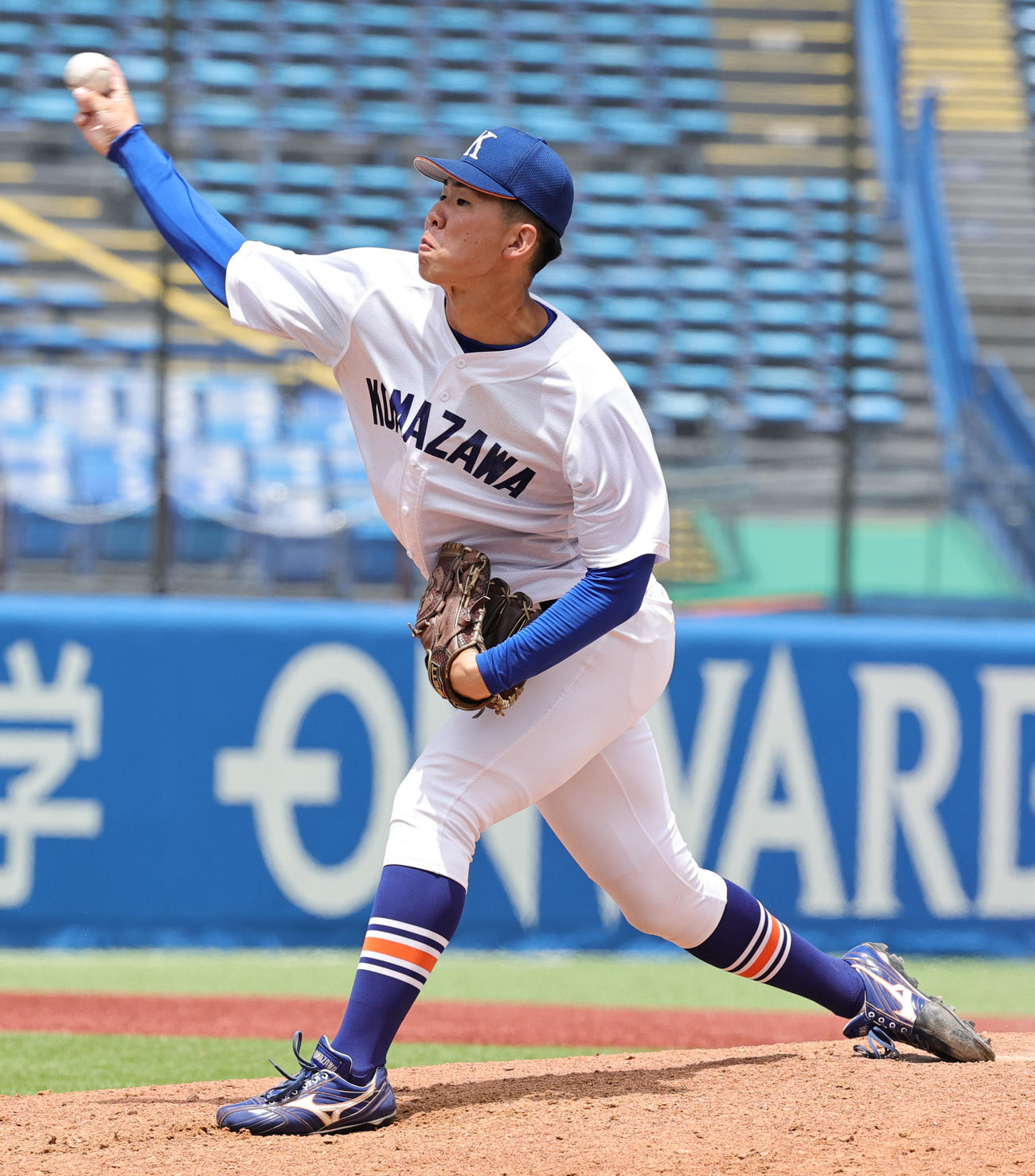 日大対駒大　力投する駒大・田本（撮影・野上伸悟）