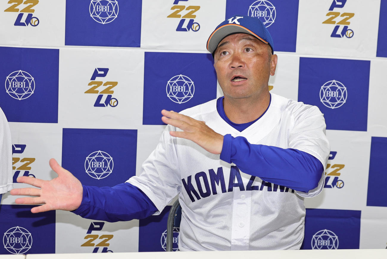 日大対駒大　先勝し会見する駒大・香田監督（撮影・野上伸悟）
