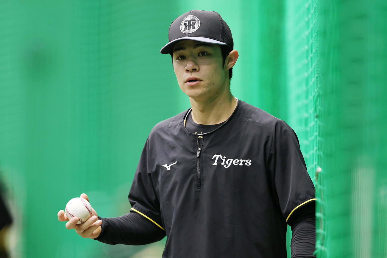 室内練習場で練習に臨む阪神中野（撮影・前田充）