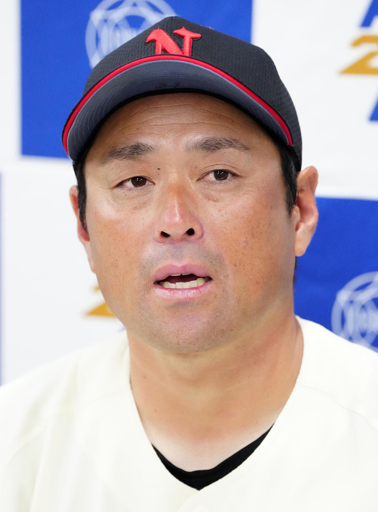 駒大対日大　試合後、会見に臨む日大・片岡監督（撮影・江口和貴）