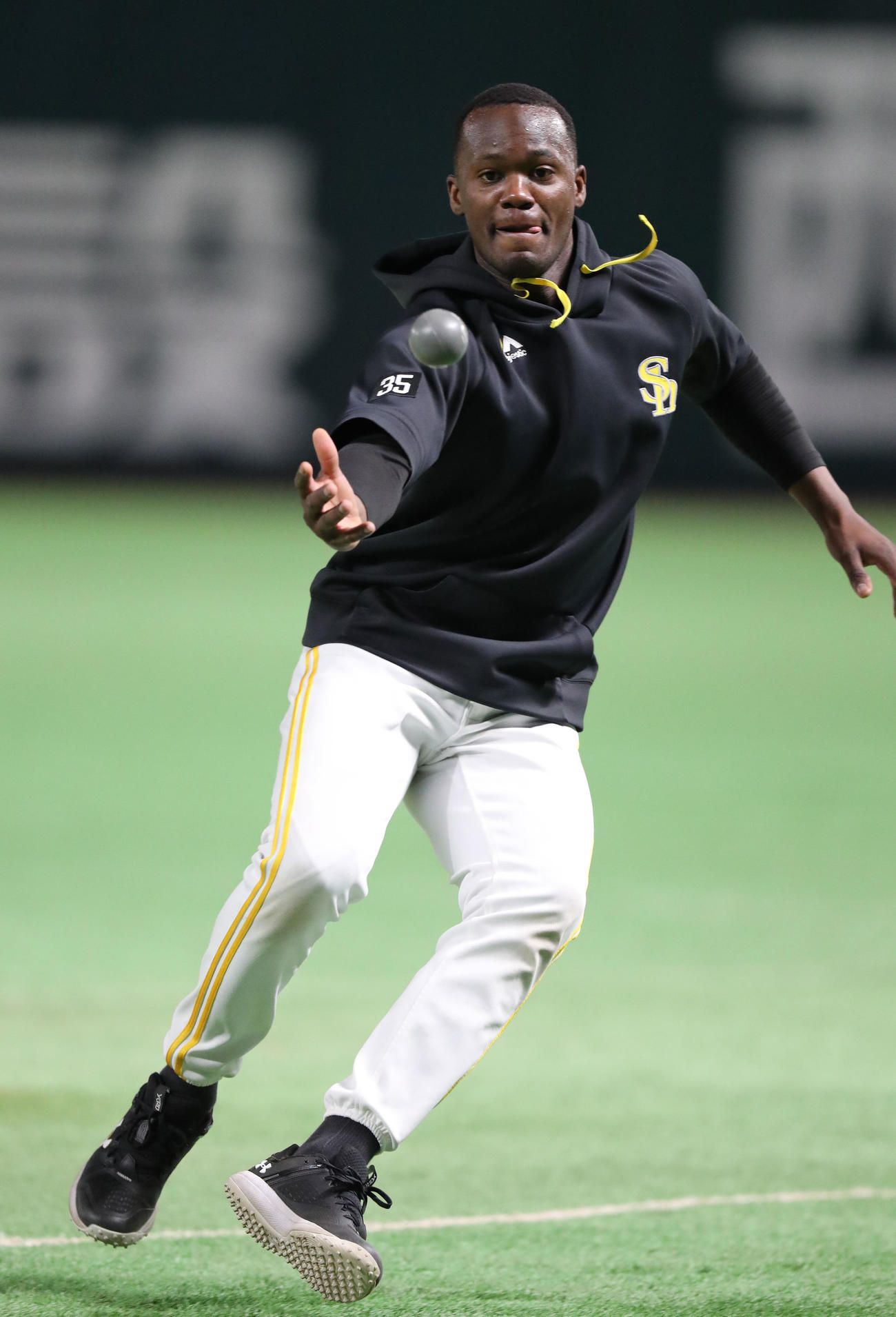 軽快な動きでトレーニングを行うモイネロ（撮影・梅根麻紀）