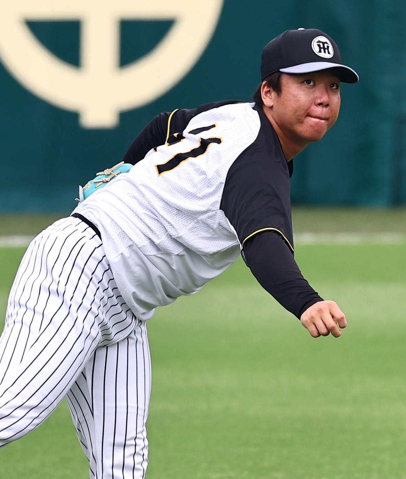 キャッチボールをする村上（撮影・上田博志）