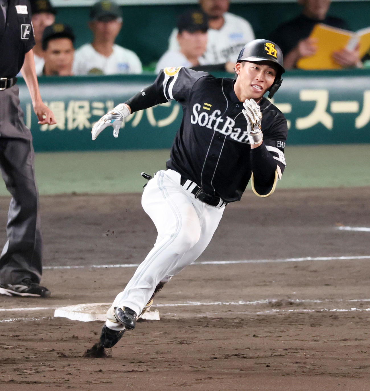 22日、阪神対ソフトバンク　7回表ソフトバンク1死、野村は中越え二塁打を放つ