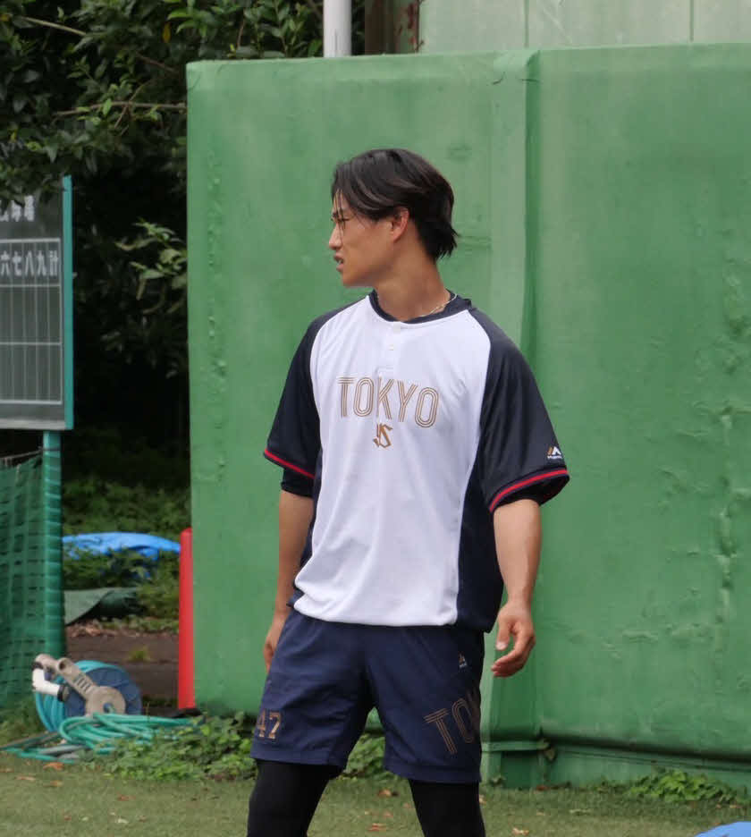 神宮こぶし球場で調整するヤクルト高橋（撮影・上田悠太）