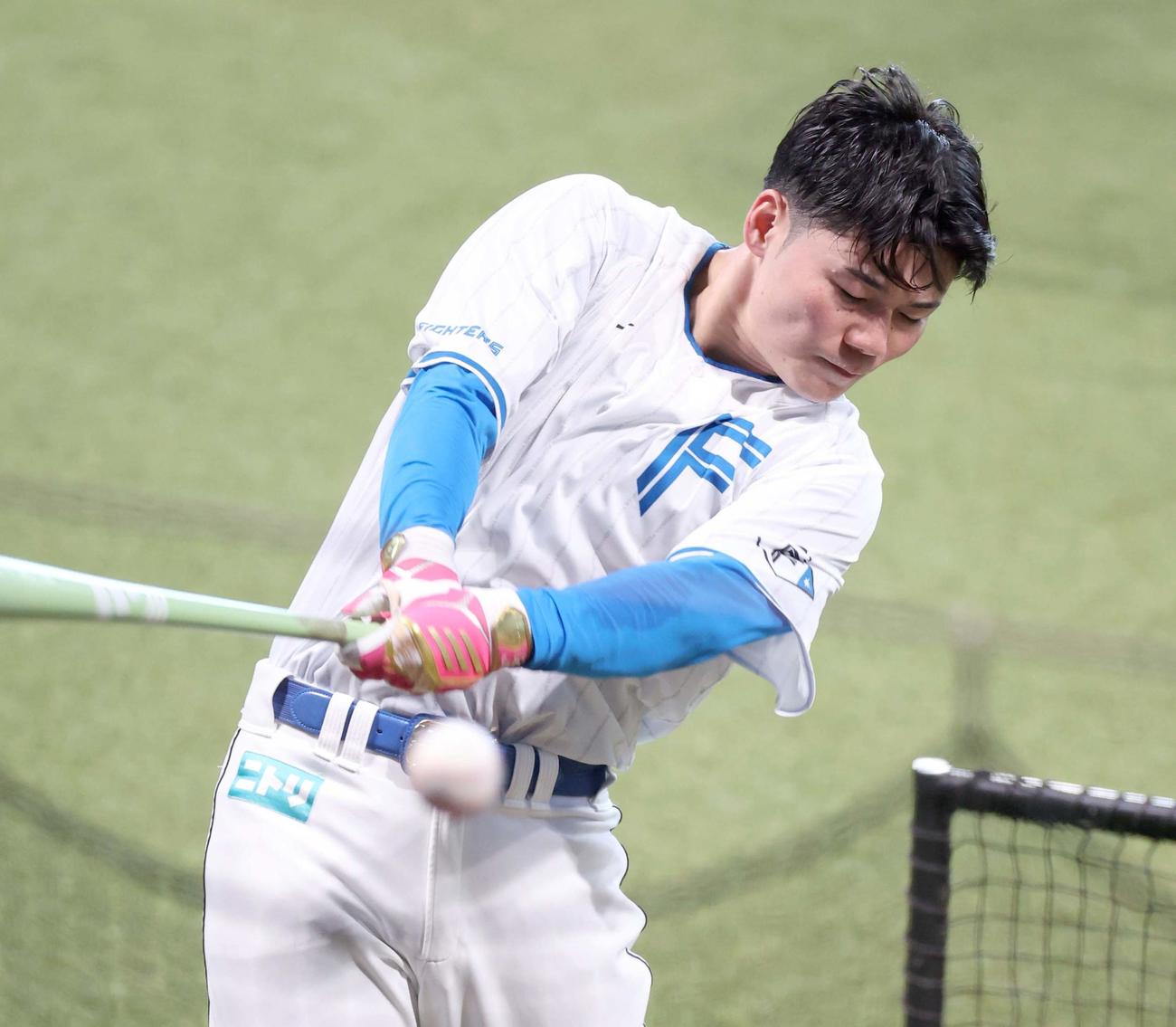 ティー打撃する日本ハム清宮幸（撮影・黒川智章）