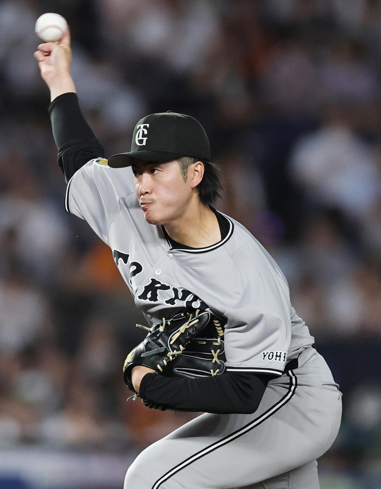 ロッテ対オ巨人　巨人先発の西舘（撮影・野上伸悟）