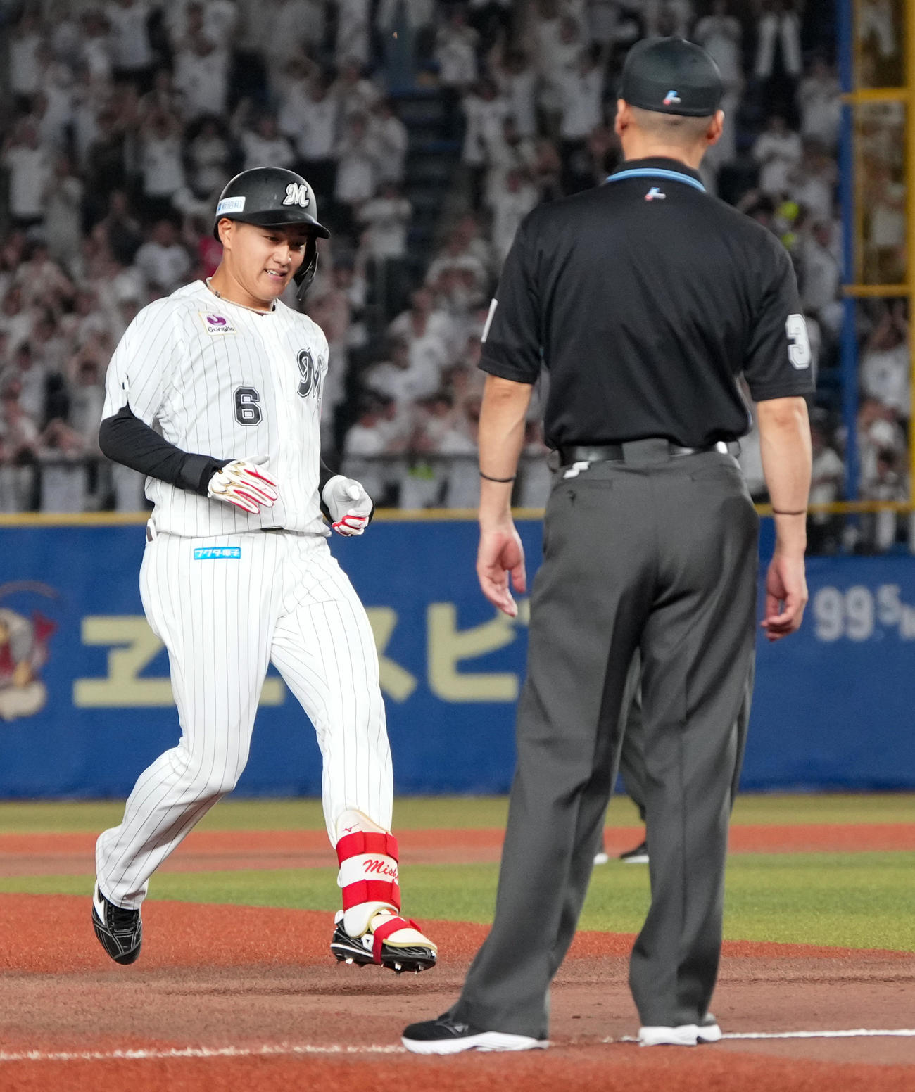 ロッテ対巨人　3回裏ロッテ1死一、二塁、西川は同点の2点右適時三塁打を放つ＝2025年6月24日