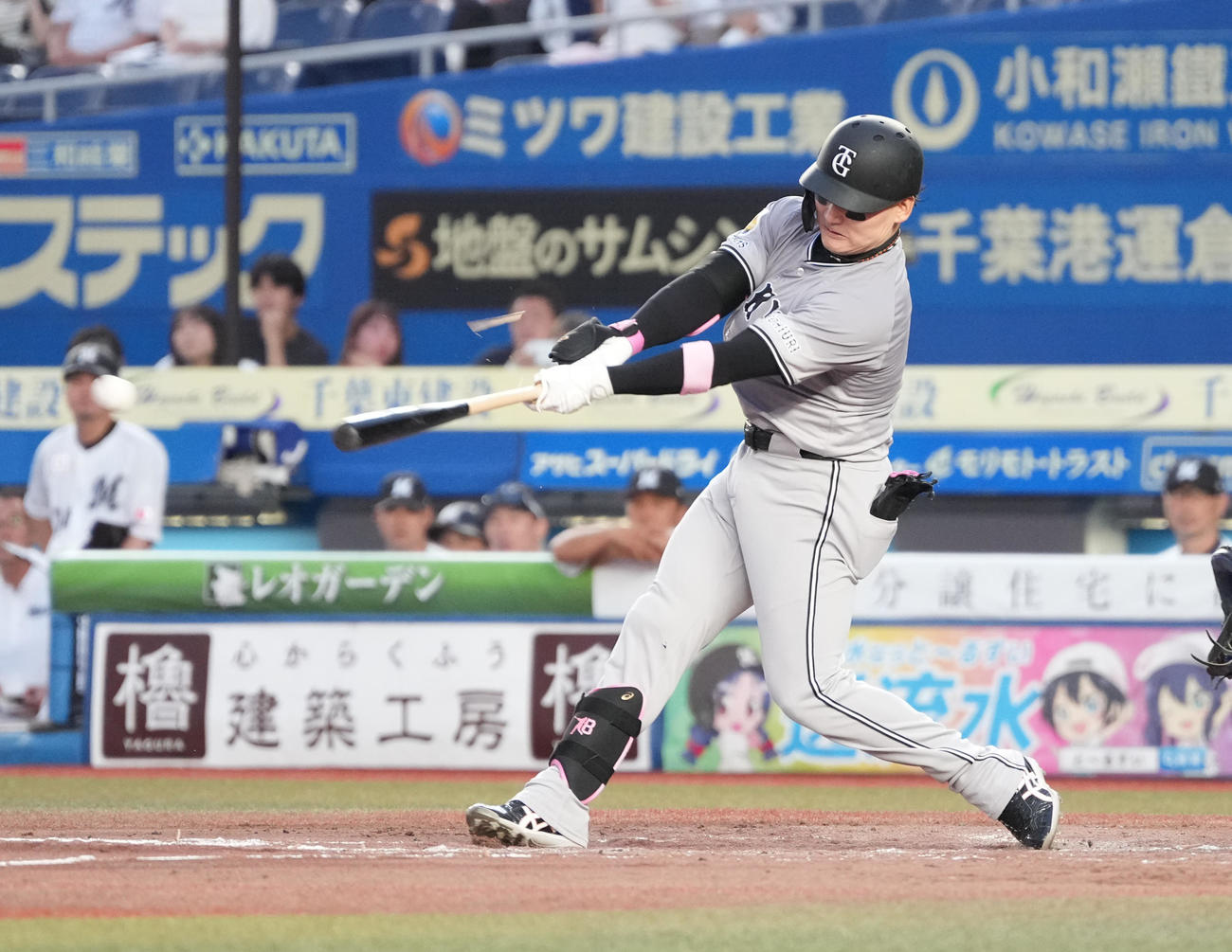 ロッテ対巨人　2回表巨人2死一、三塁、丸は右前適時打を放つ（撮影・小沢裕）
