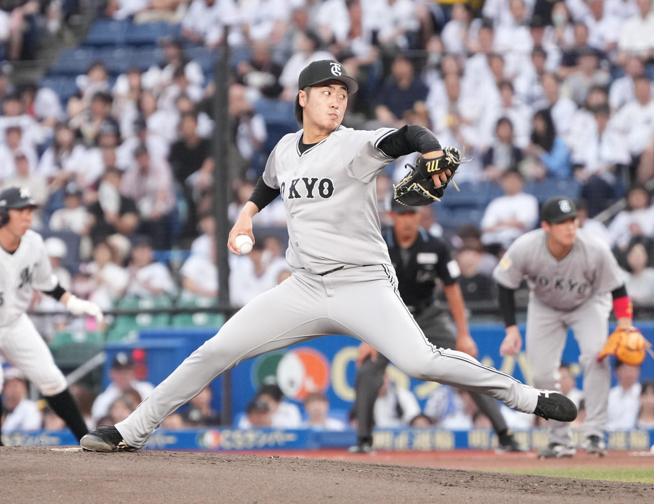 ロッテ対巨人　巨人先発の西舘（撮影・小沢裕）