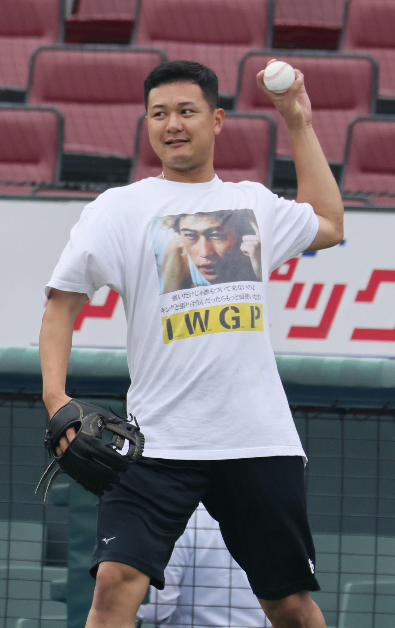 キャッチボールをする森（撮影・加藤孝規）