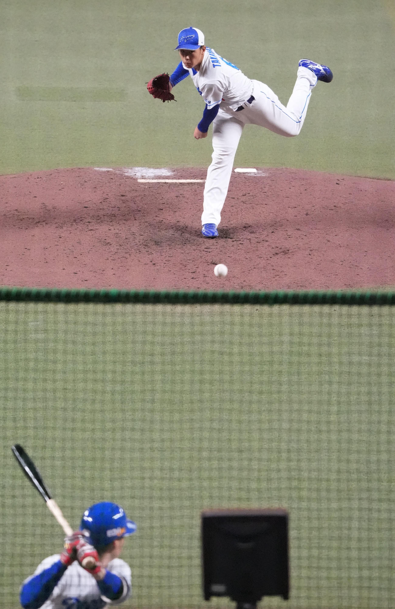 シート打撃練習に登板する高橋幸（撮影・森本幸一）