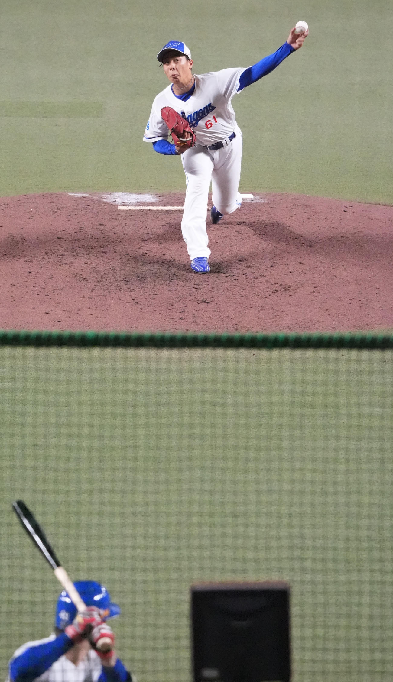 シート打撃練習に登板する高橋幸（撮影・森本幸一）