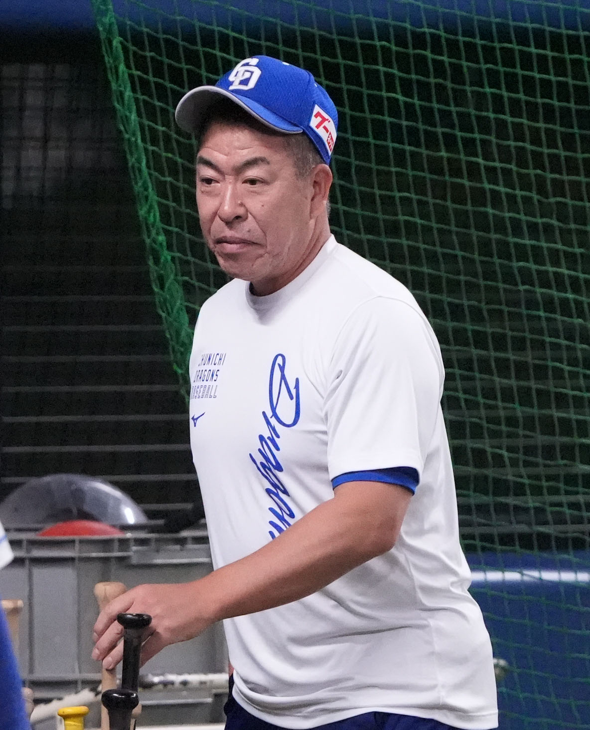 練習を終え引き揚げる井上監督（撮影・森本幸一）