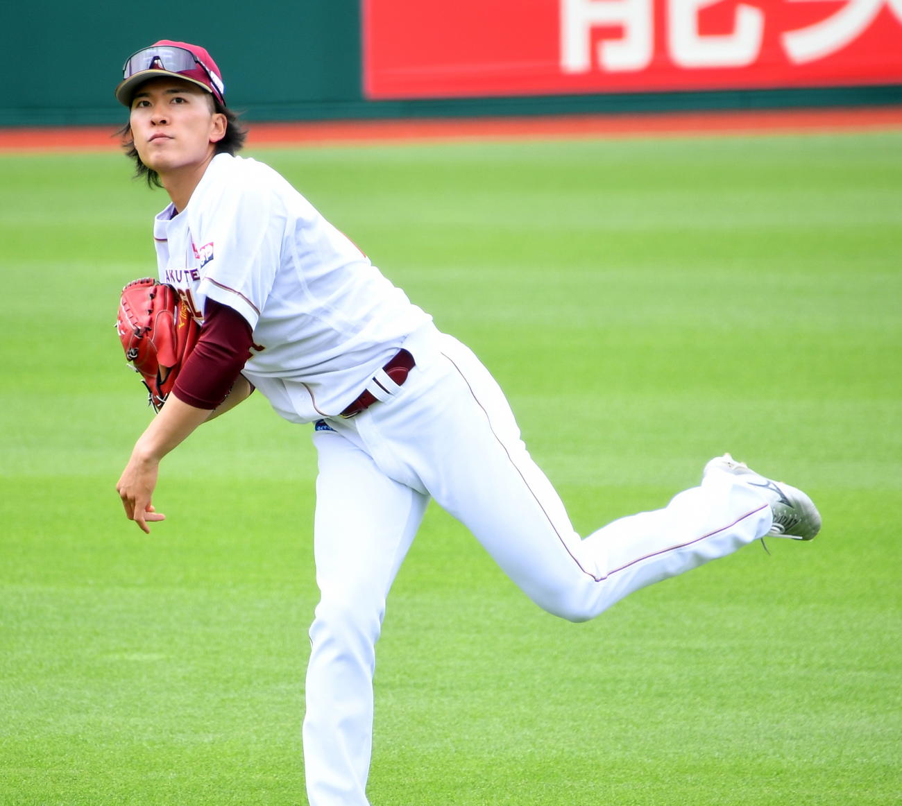 キャッチボールする楽天早川（撮影・山田愛斗）