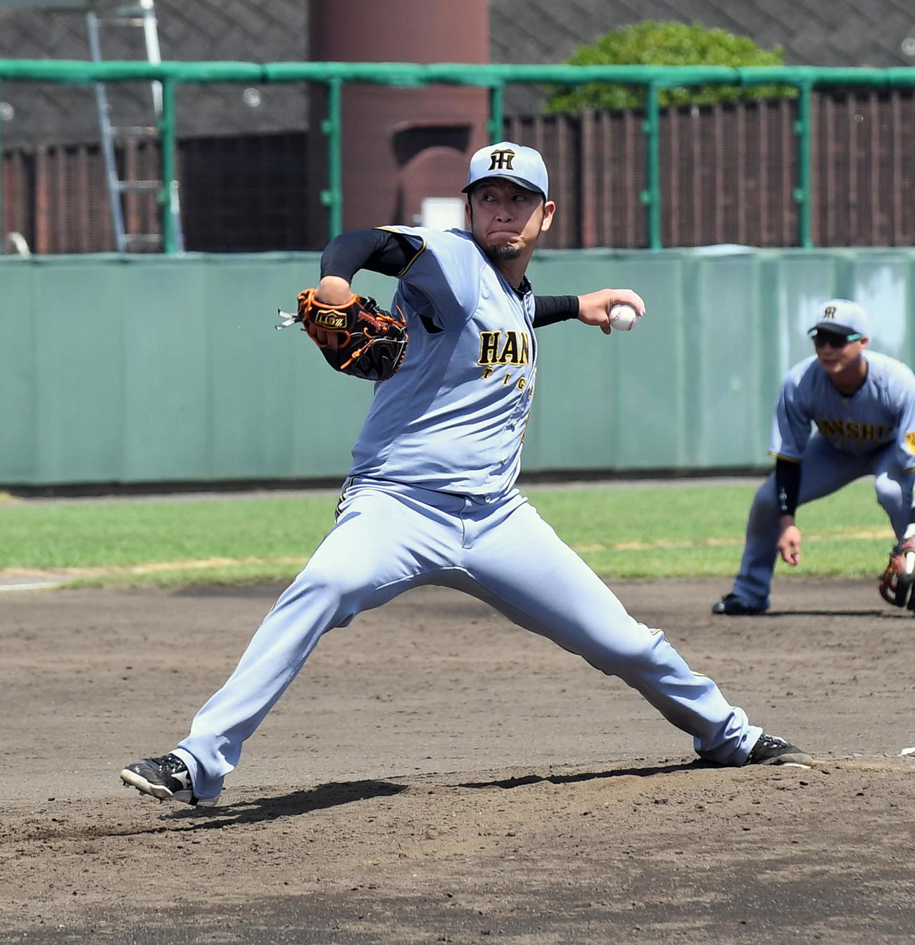 くふうハヤテ対阪神　4回、2番手で登板し1回無安打無失点の阪神岩貞