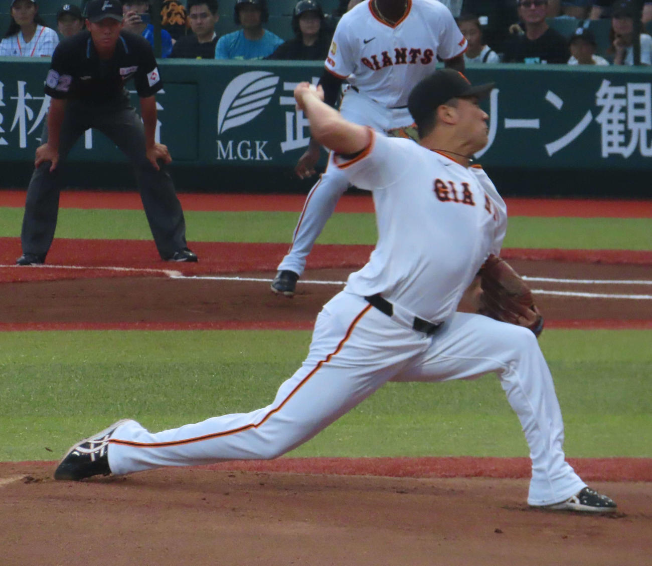先発し力投する巨人田中将（撮影・水谷京裕）