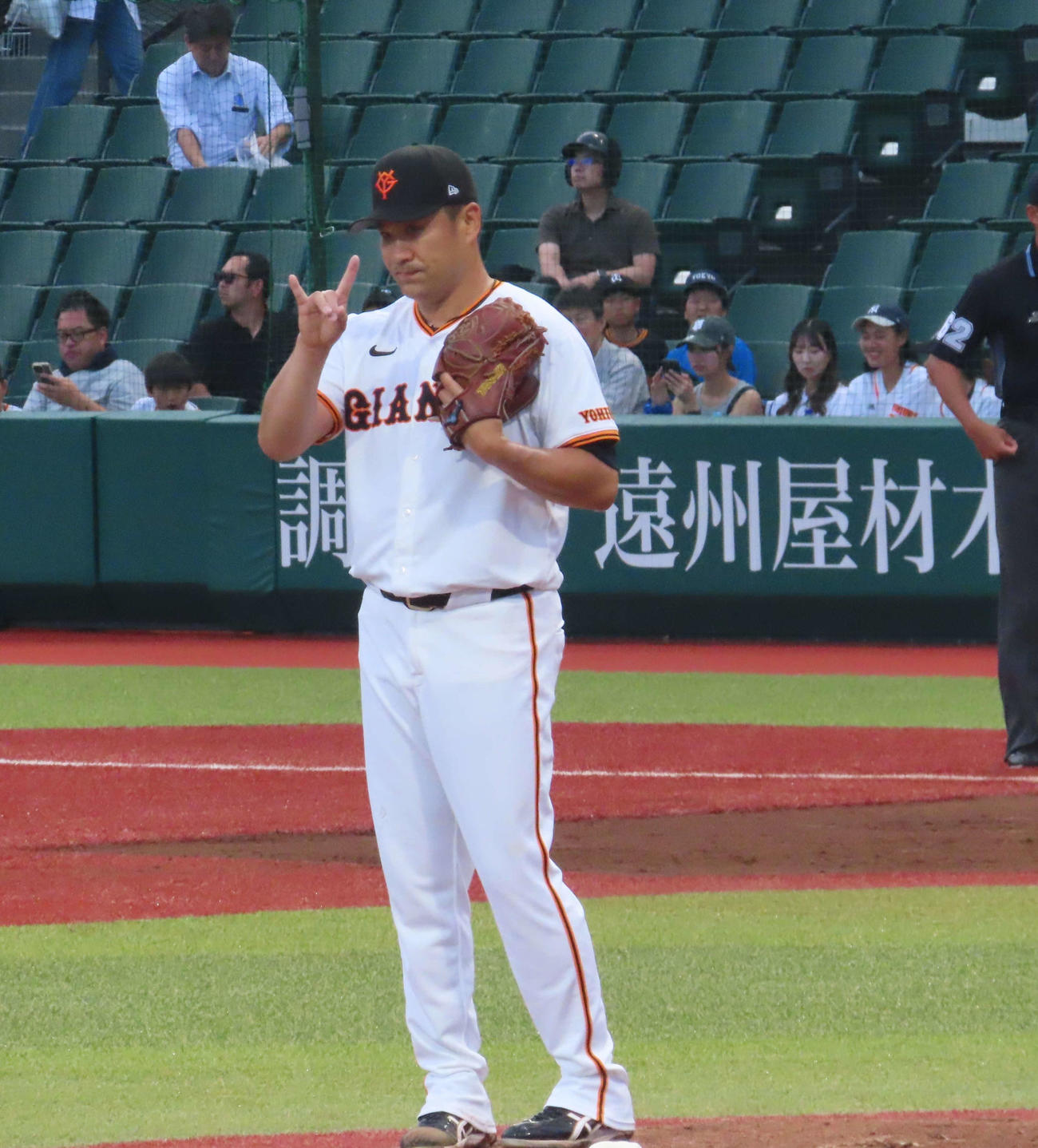 先発し力投する巨人田中将（撮影・水谷京裕）