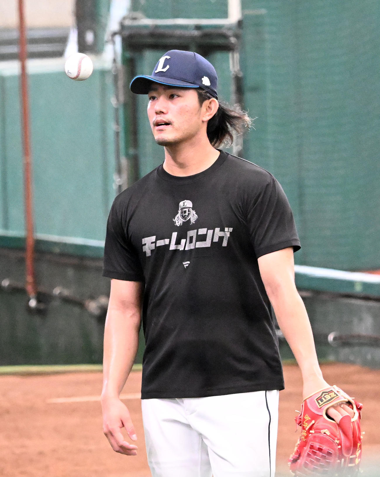 ブルペンでの調整を終えた今井（撮影・千葉一成）