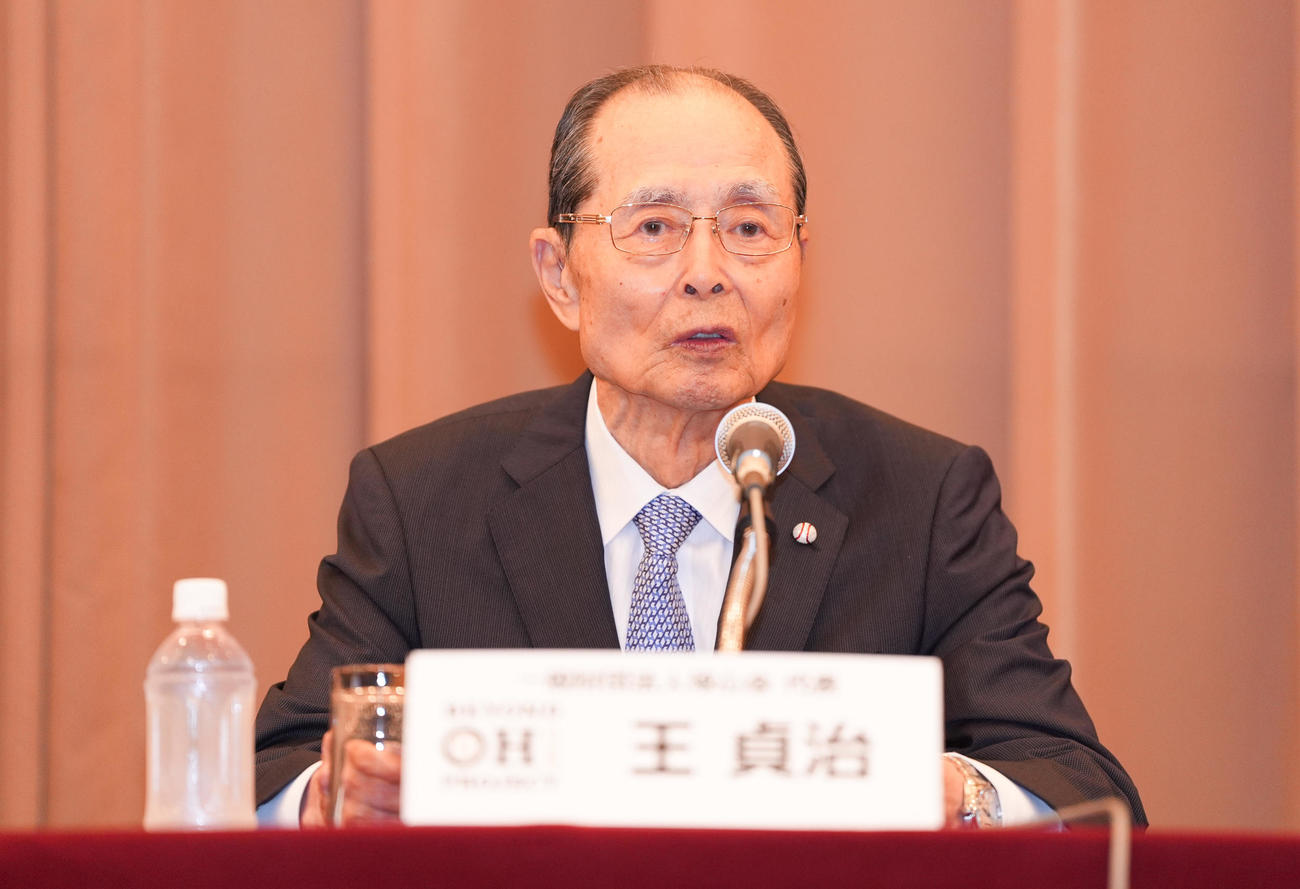 「一般財団法人球心会　設立記者会見」であいさつする王貞治代表（撮影・鈴木みどり）