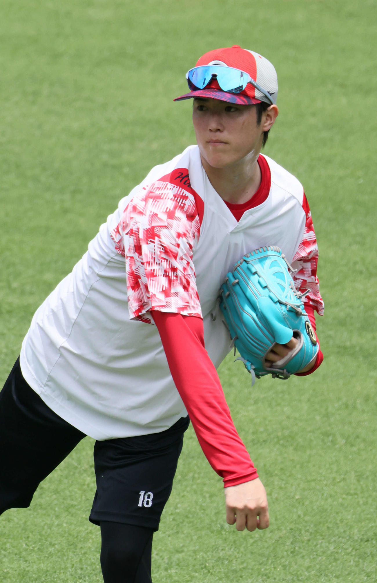 キャッチボールをする森下（撮影・加藤孝規）