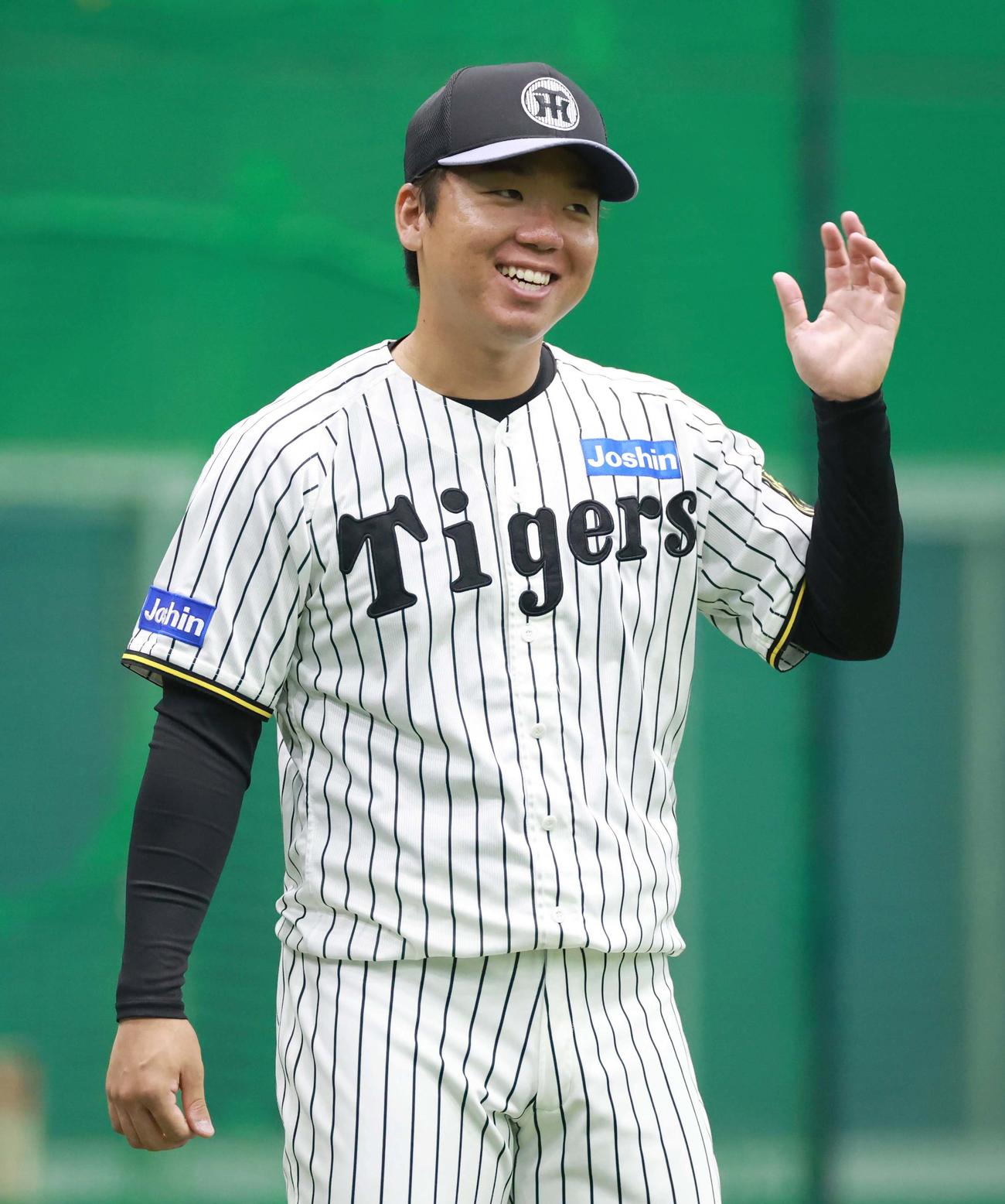 笑顔を見せる村上（撮影・上田博志）