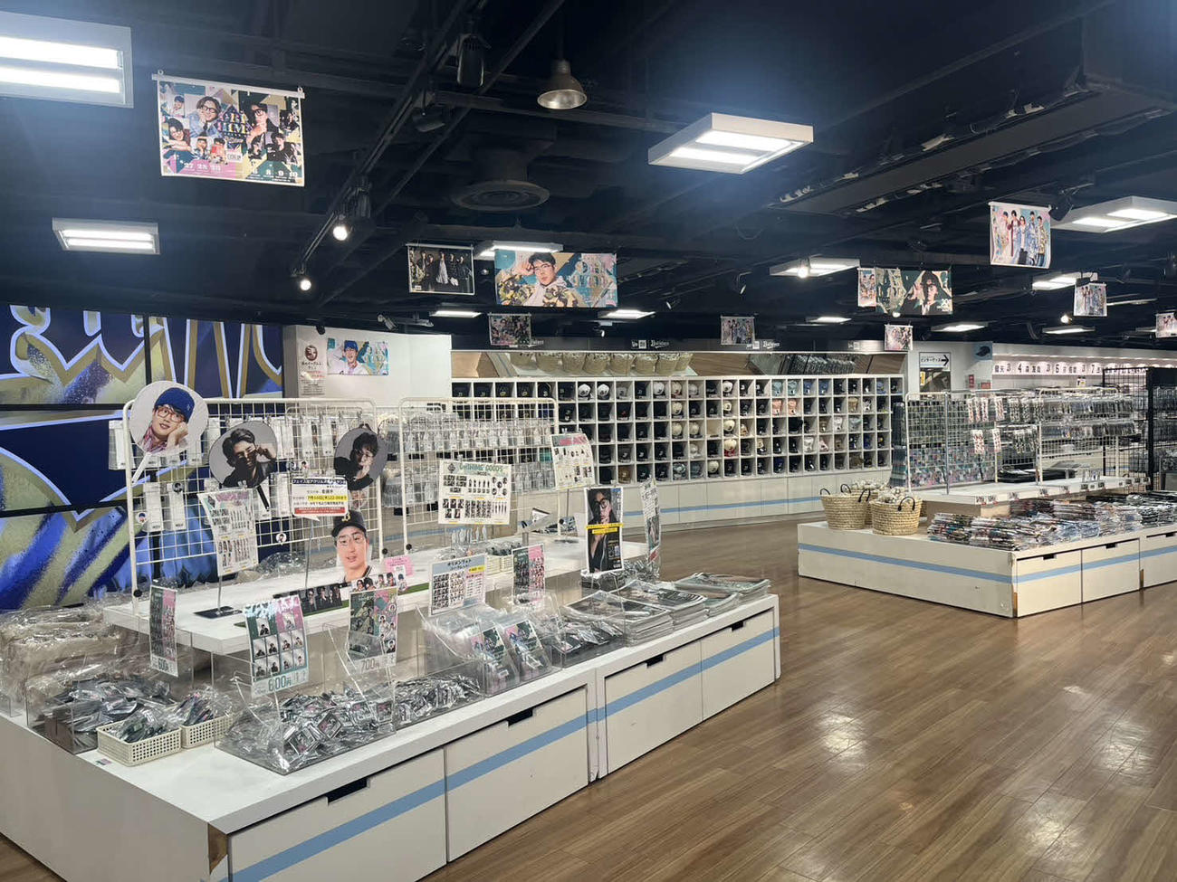 オリ姫デーグッズが並ぶBs SHOP（撮影・村松万里子）