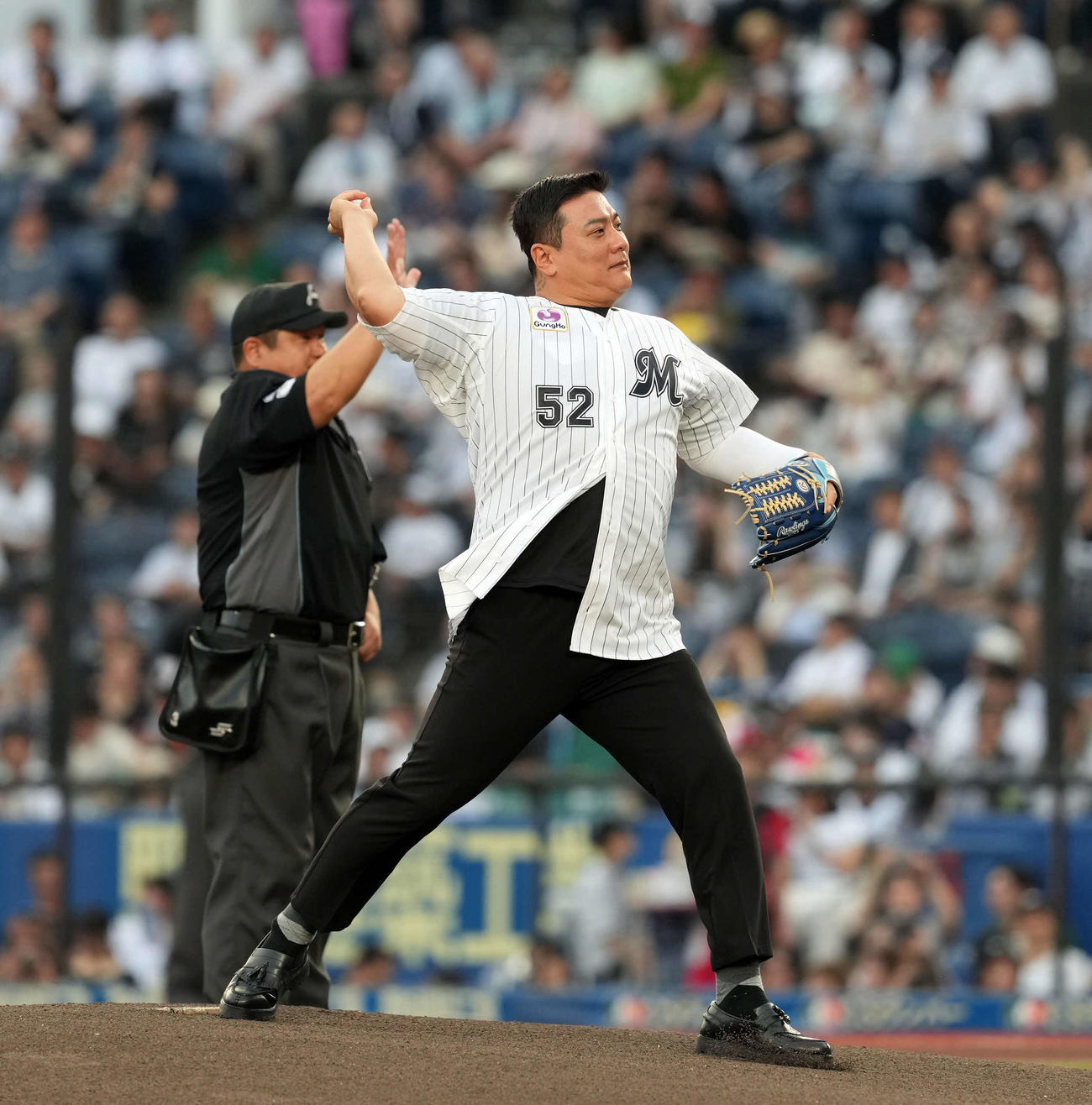 始球式を務めた金泰均氏（撮影・たえ見朱実）