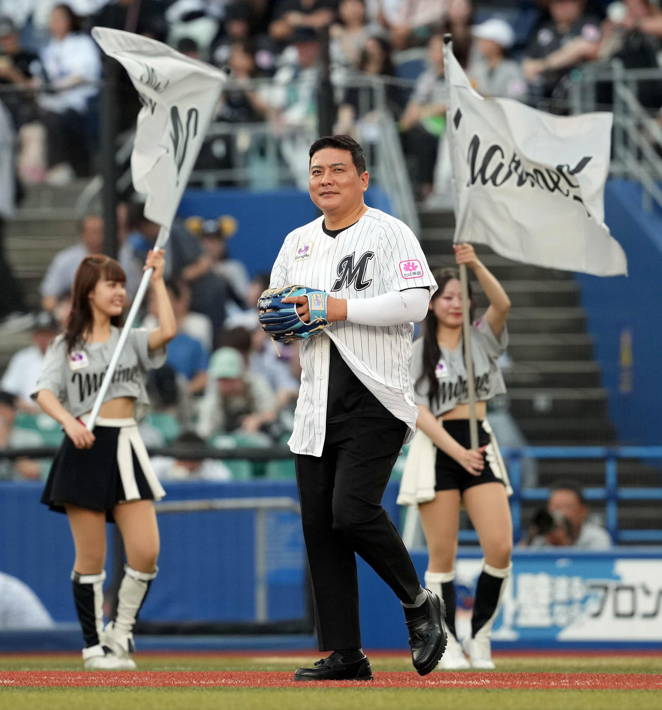 始球式を務めた金泰均氏（撮影・たえ見朱実）