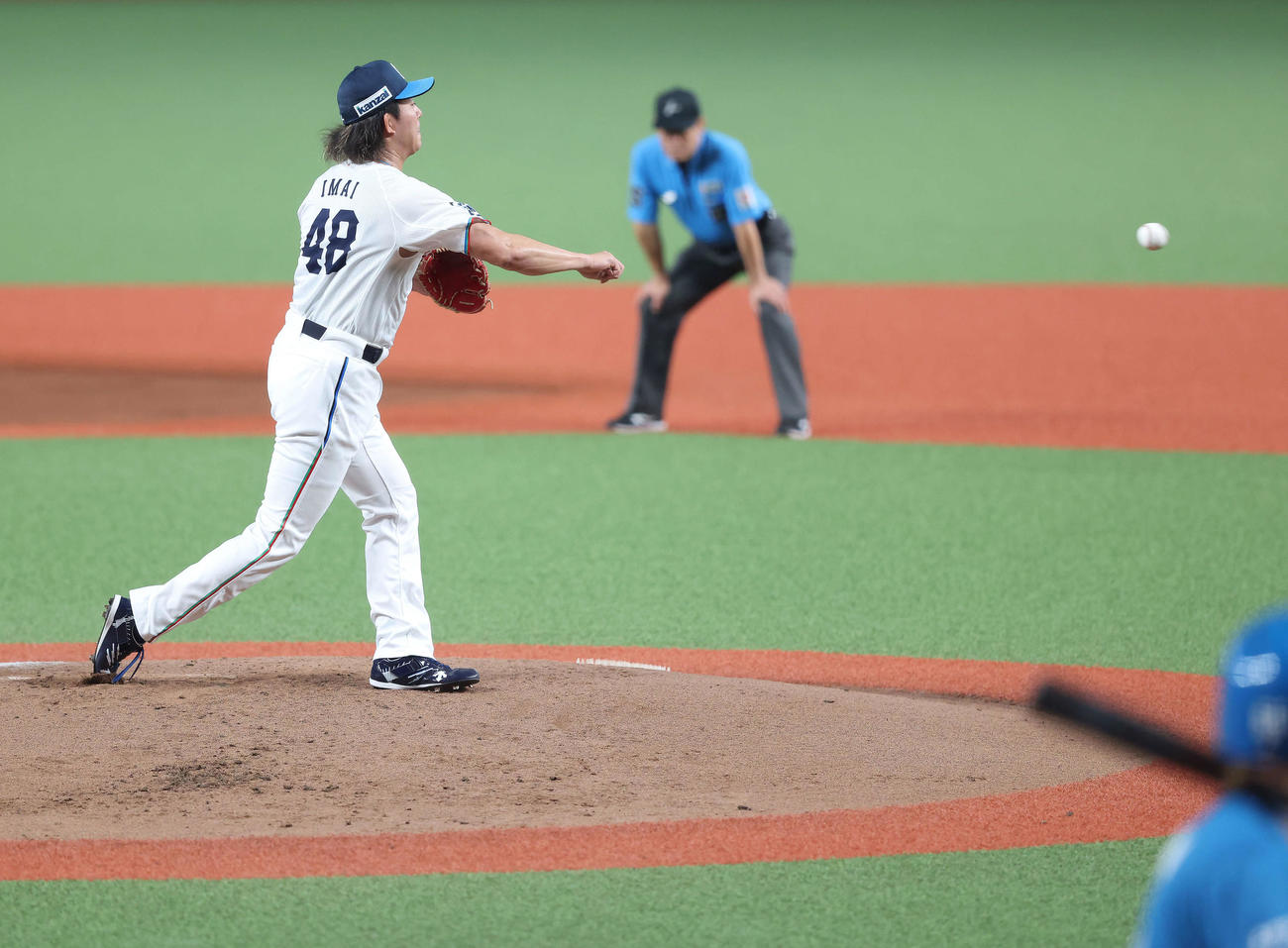西武対日本ハ　2回表日本ハム1死一塁、打者万波の時、一塁けん制する今井（撮影・河田真司）