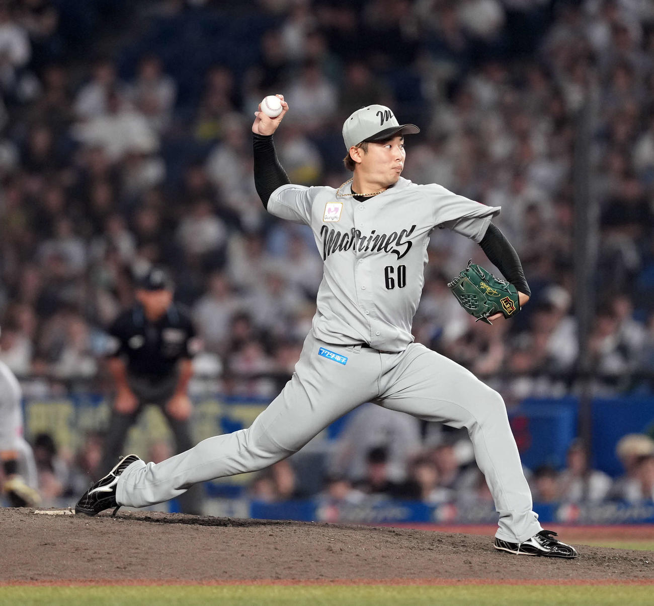 ロッテ対ソフトバンク　8回からマウンドに上がったロッテ横山（撮影・たえ見朱実）