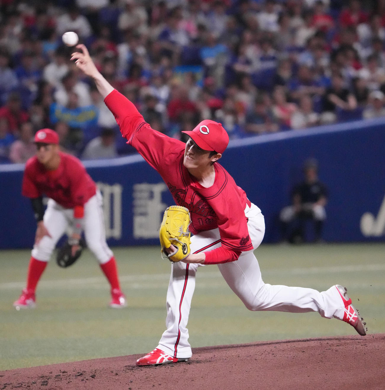 中日対広島　1回裏、登板する広島先発の森下（撮影・森本幸一）