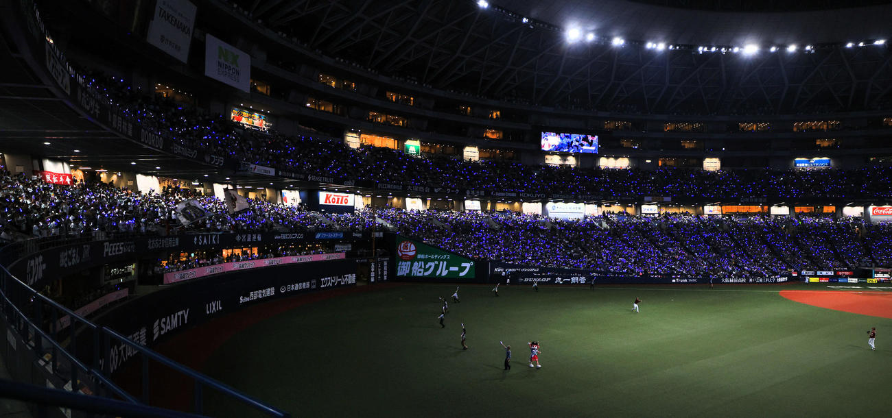 オリックス対楽天　オリ姫デーを楽しむオリックスファン（撮影・宮崎幸一）