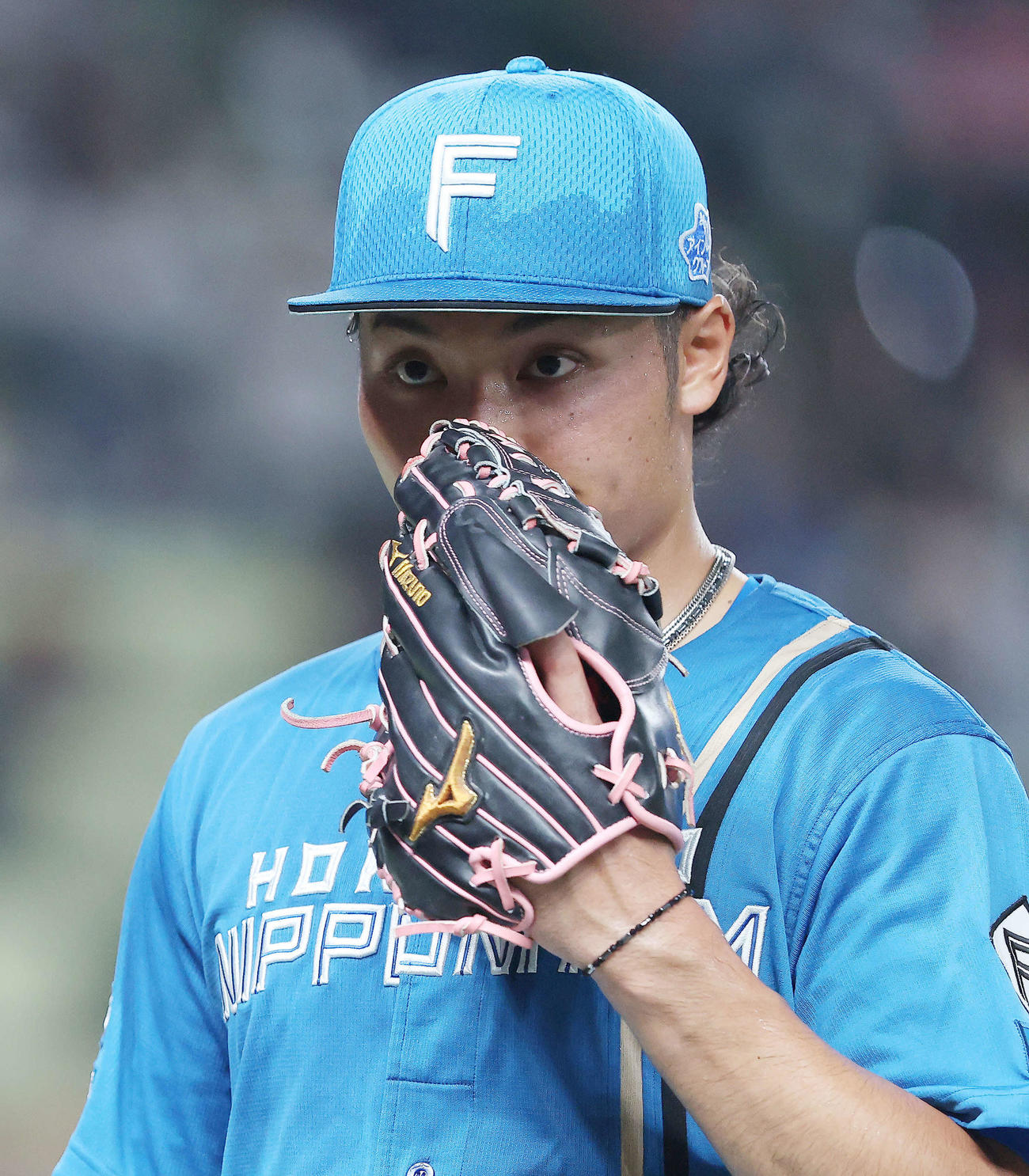 西武対日本ハム　3回裏を終えベンチに戻る伊藤（撮影・河田真司）