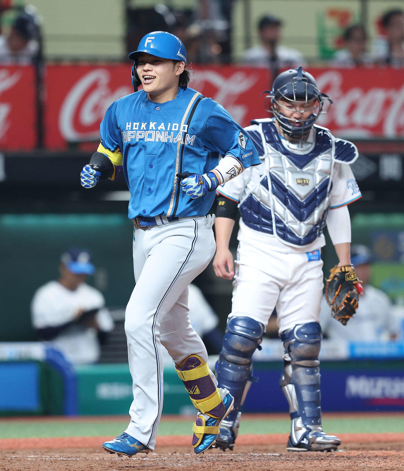 西武対日本ハム　4回表日本ハム無死、右中間ソロ本塁打で生還する田宮（撮影・河田真司）
