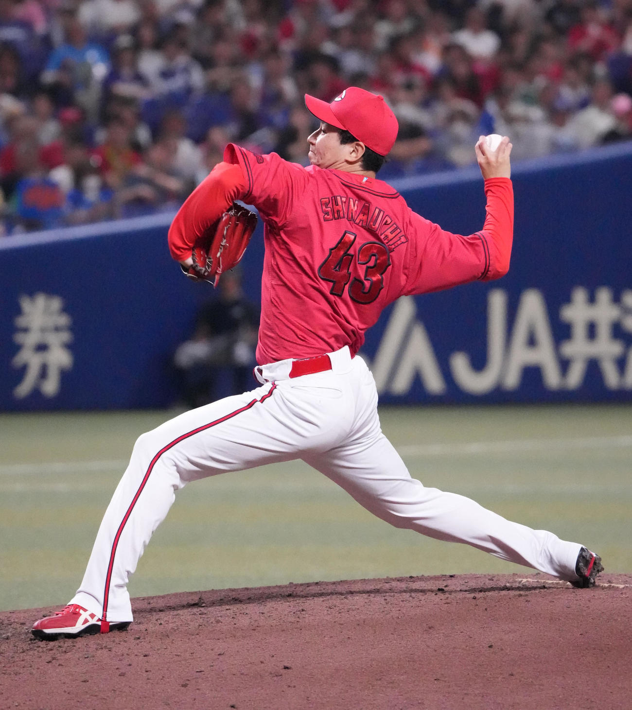 中日対広島　7回裏、広島3番手で登板する島内（撮影・森本幸一）