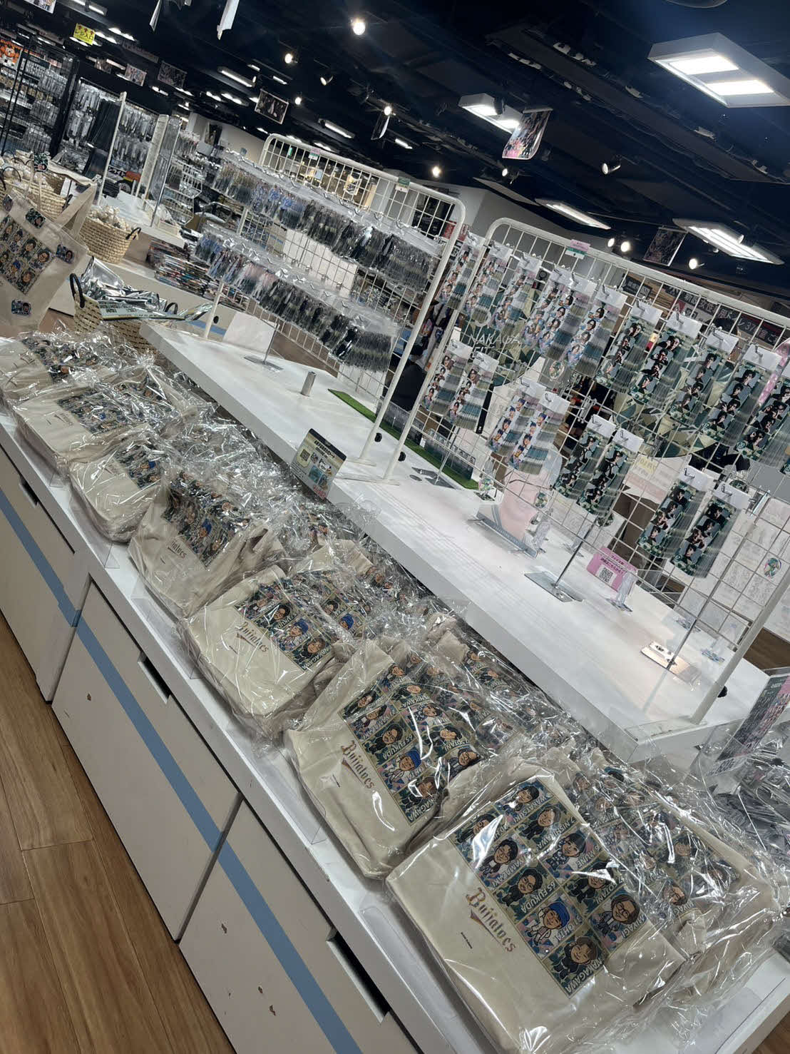 オリ姫デーグッズが並ぶBs SHOP（撮影・村松万里子）