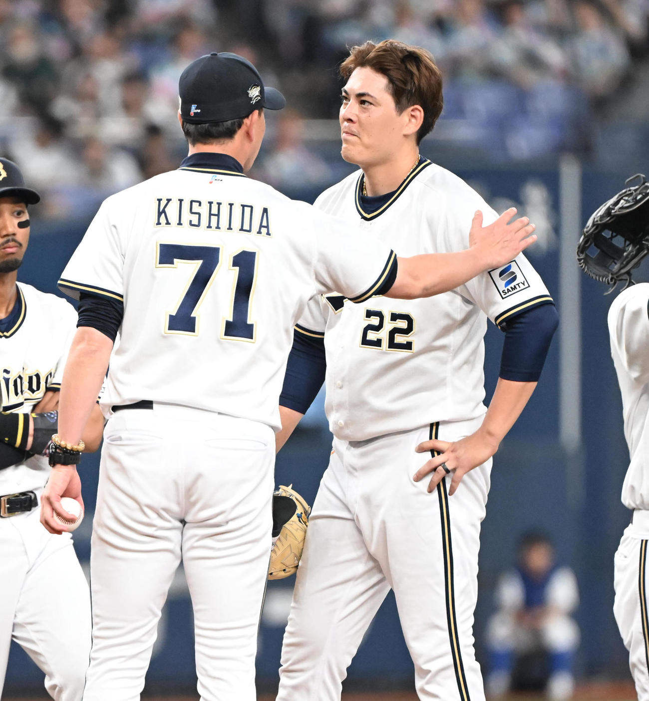 オリックス対楽天　9回表楽天1死満塁、村林に適時打を浴び降板する九里（撮影・和賀正仁）