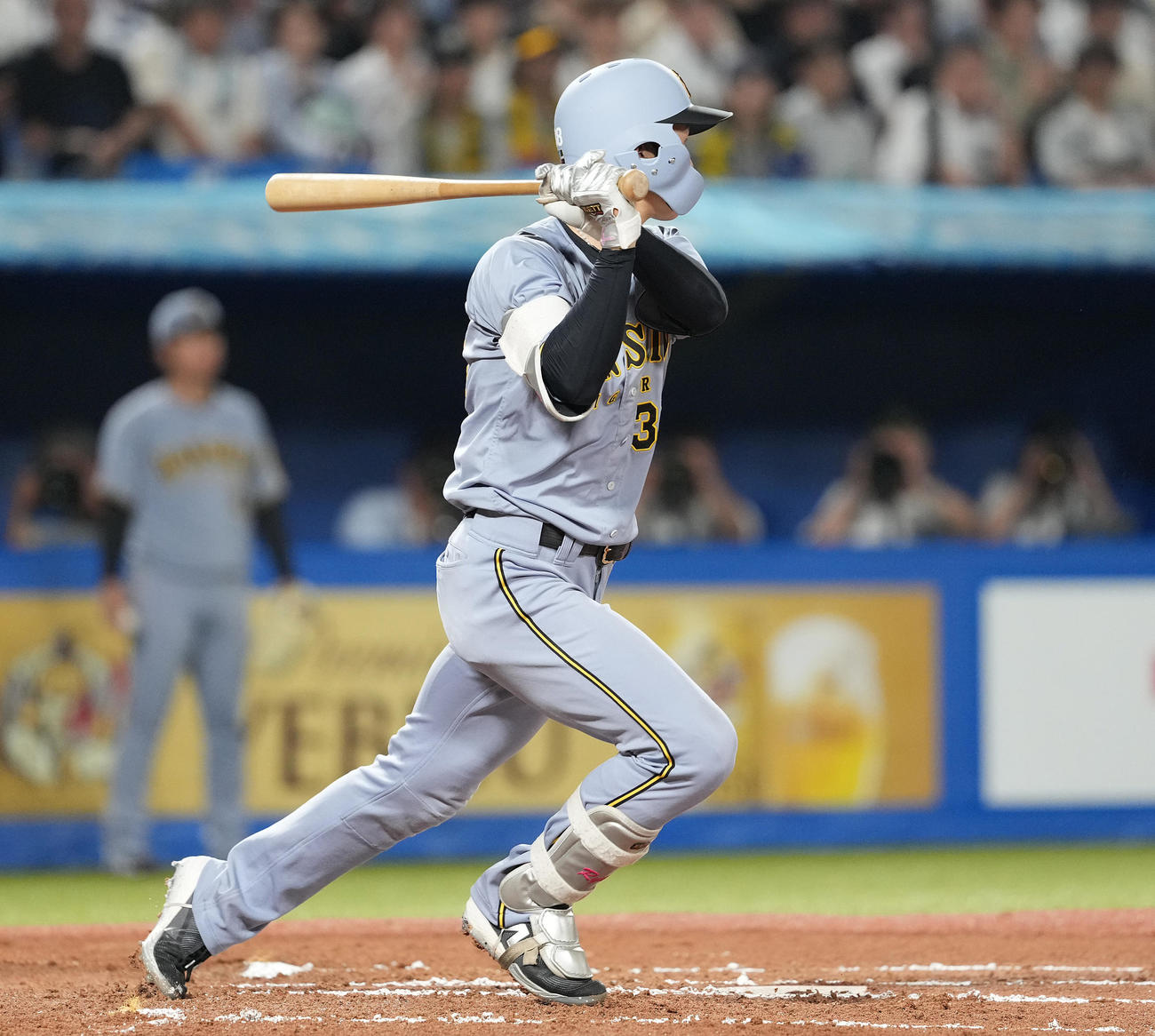 ヤクルト対阪神　6回表阪神1死一塁、左前打を放つ小幡（撮影・鈴木みどり）