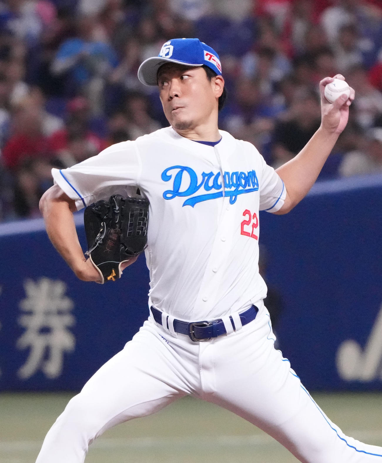 中日対広島　1回表、登板する中日先発の大野（撮影・森本幸一）