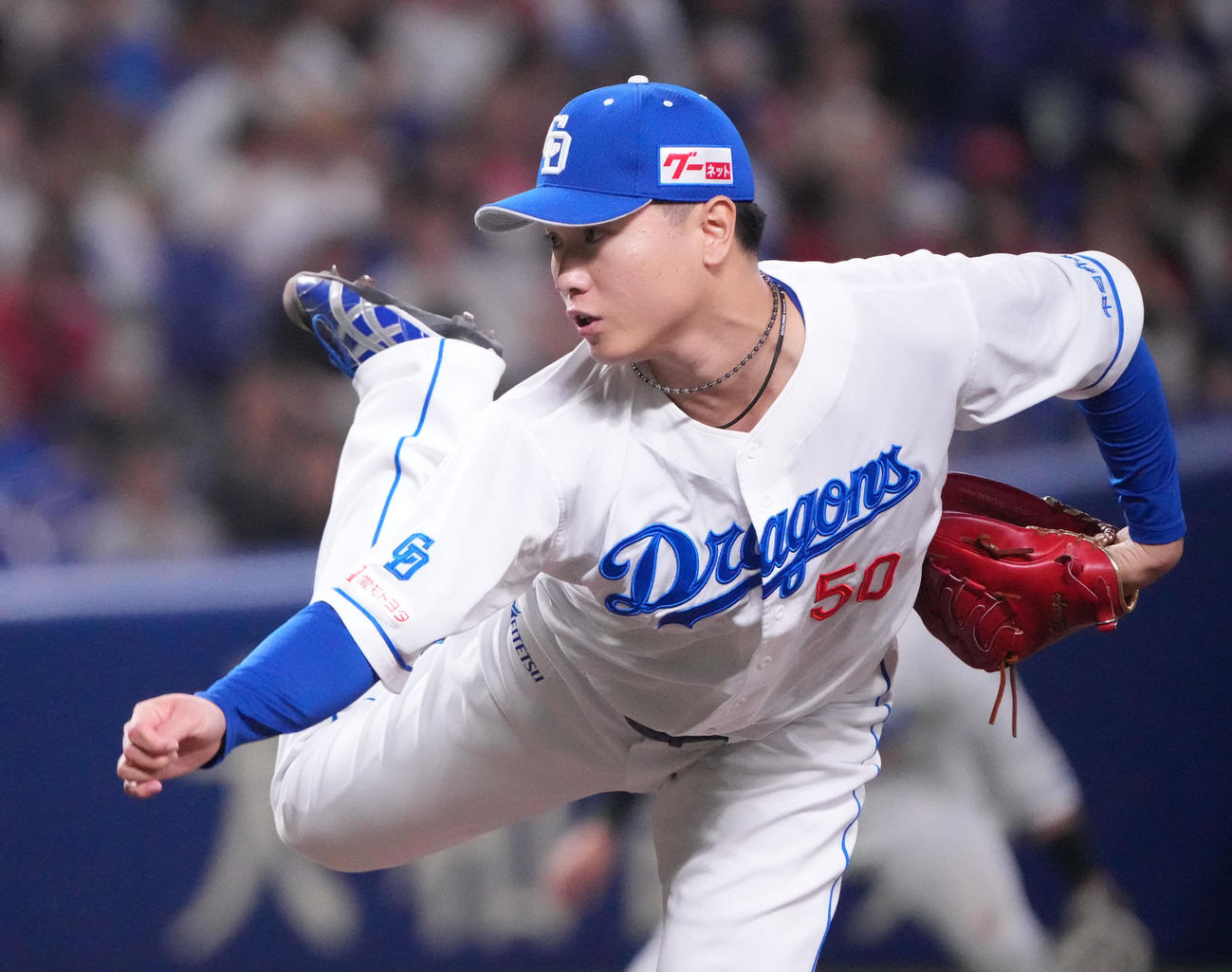 中日対広島　8回表、中日4番手で登板する清水（撮影・森本幸一）