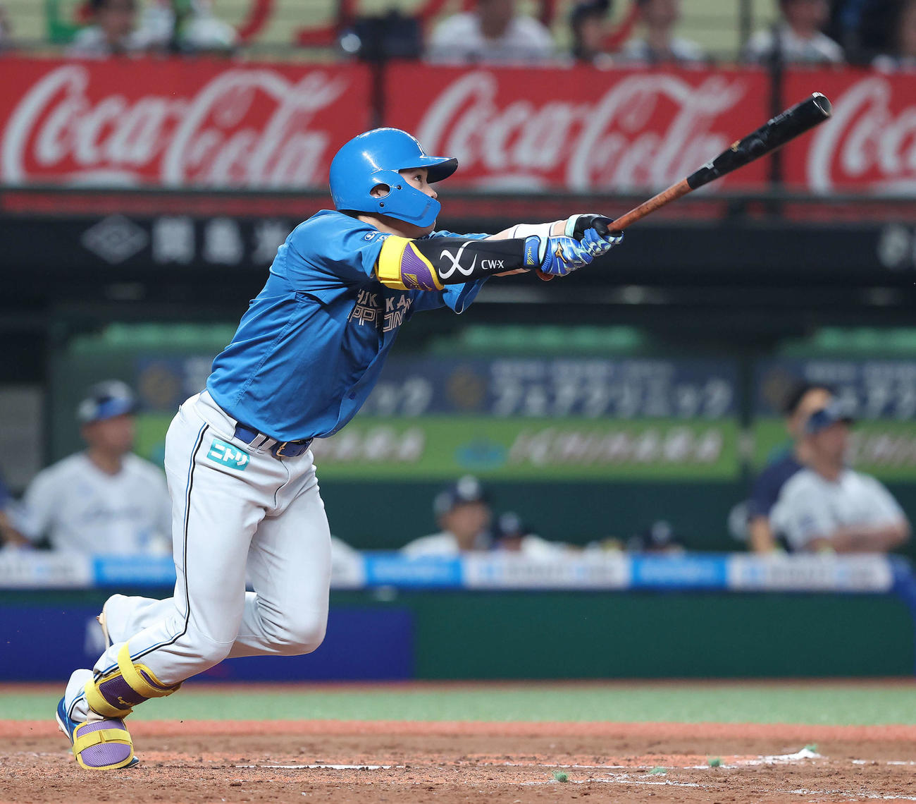 西武対日本ハム　4回表日本ハム無死、右中間ソロ本塁打を放つ田宮（撮影・河田真司）